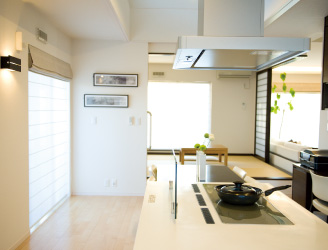 キッチンを団らんイメージ写真